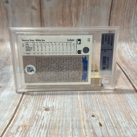 1990 Upper Deck #17 Sammy Sosa Beckett 9 Mint Baseball Card Item #ME526 - Picture 3 of 4